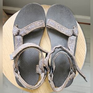 ❌️🚫 SOLD! Brown and Blue Pattern Webbing Velcro Sandals Women's Size 8